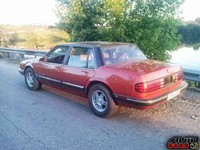 Pontiac Bonneville, 1990 