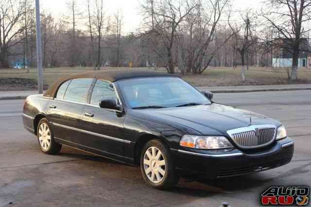 Lincoln Town Car, 2004 