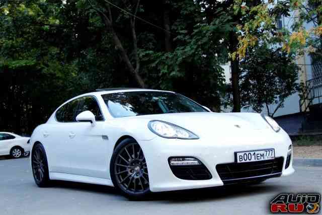 Porsche Panamera 4, 2011 