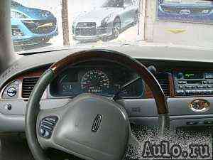 Lincoln Town Car, 2002