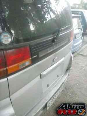 Nissan Elgrand, 1998