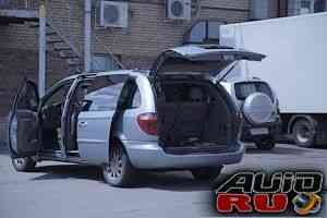 Chrysler Town & Country, 2003