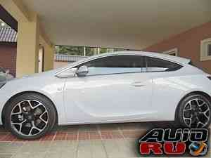 Opel Astra GTC, 2011