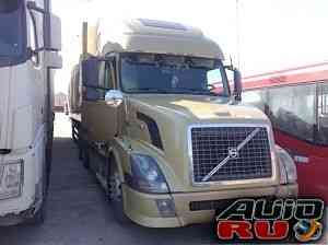 Тягач седельный Volvo VNL 2003 год