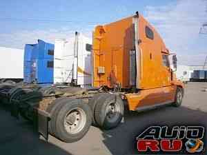 Freightliner FLC 2000 год
