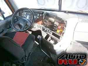 Freightliner FLC 2000 год