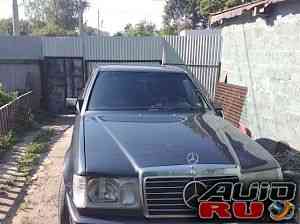 Мерседес W124, 1990