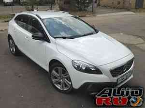 Volvo V40 Cross Country, 2013