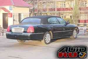 Lincoln Town Car, 2004