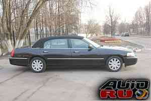 Lincoln Town Car, 2004