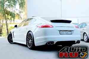 Porsche Panamera 4, 2011