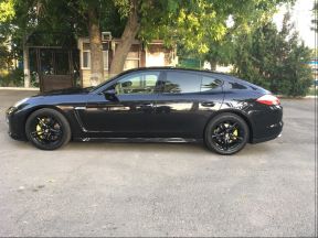 Porsche Panamera 4, 2011