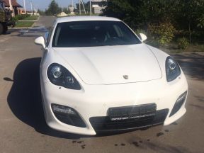 Porsche Panamera 4, 2011