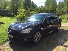Infiniti M25, 2010