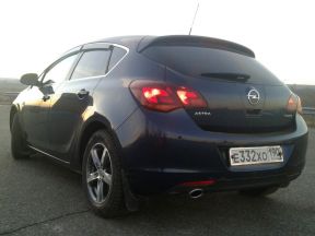 Opel Astra, 2011 фото-1