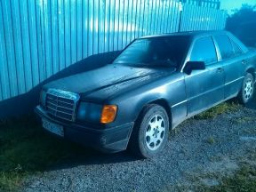 Mercedes-Benz W124, 1989