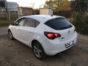 Opel Astra, 2011