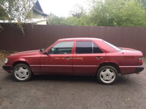 Mercedes-Benz W124, 1990