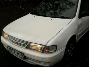 Nissan Sunny, 1998