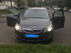 Opel Astra, 2011