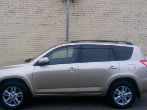 Toyota RAV4, 2010