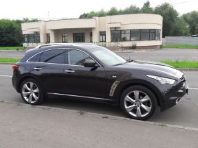 Infiniti FX35, 2010