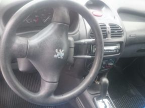 Peugeot 206, 2001