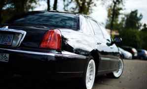 Lincoln Town Car, 2001