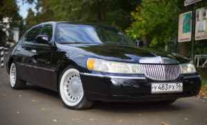 Lincoln Town Car, 2001