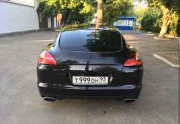 Porsche Panamera 4, 2011