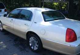 Lincoln Town Car, 2005