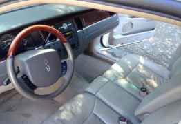 Lincoln Town Car, 2005