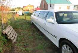 Lincoln Town Car, 2004