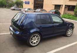 Volkswagen Golf, 2000