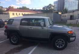 Toyota FJ Cruiser, 2011