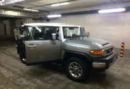 Toyota FJ Cruiser, 2011