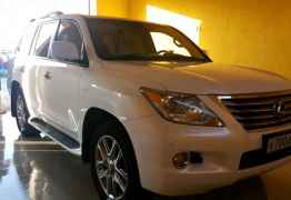 Lexus LX, 2010