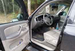 Toyota Sequoia, 2004