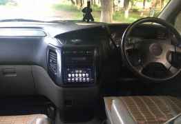 Nissan Elgrand, 2000