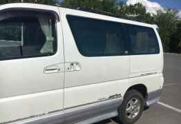 Nissan Elgrand, 2000