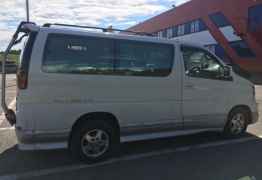 Nissan Elgrand, 2000