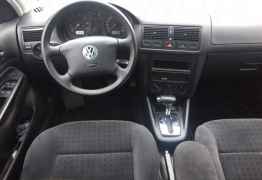 Volkswagen Golf, 2002