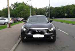 Infiniti FX35, 2010