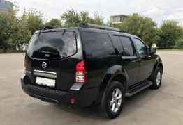 Nissan Pathfinder, 2011