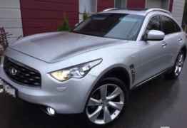 Infiniti FX35, 2009