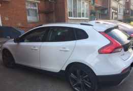 Volvo V40 Cross Country, 2013