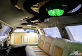 Линкольн Таун Car, 2002 года