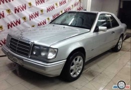 Мерседес-Бенс W124, 1990 года