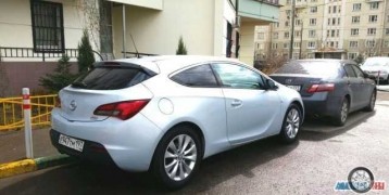 Опель Астра GTC, 2012 года